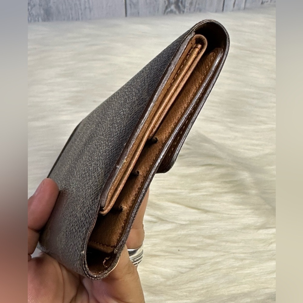 LOUIS VUITTON long passport wallet in monogram - Picture 5 of 17